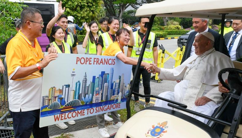 ¡Avanza gira del Papa Francisco en Singapur! El Papa Francisco llega a Singapur, último país de los cuatro agendados para recorrer en su viaje más largo programado en Asia y Oceanía.