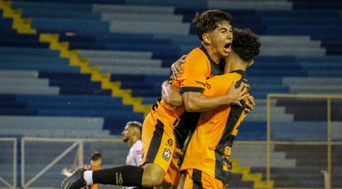 En uno de los encuentros más interesantes de la jornada, Águila logró imponerse de gran manera en los primeros minutos sobre Alianza.