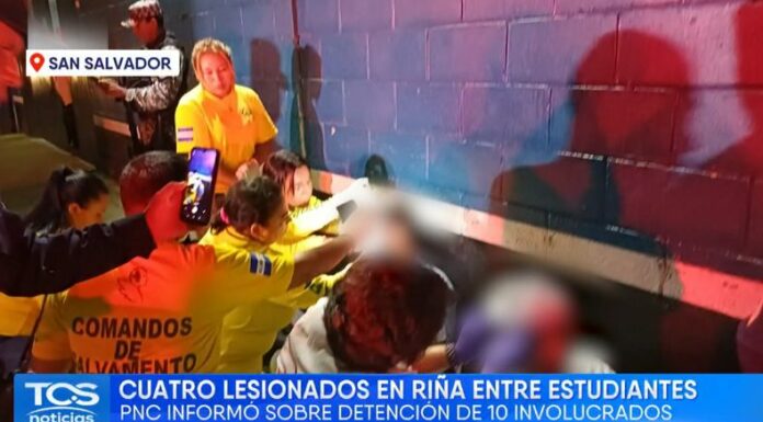 Según el reporte preliminar, varios estudiantes de dos centros estudios diferentes se atacaron con piedras.