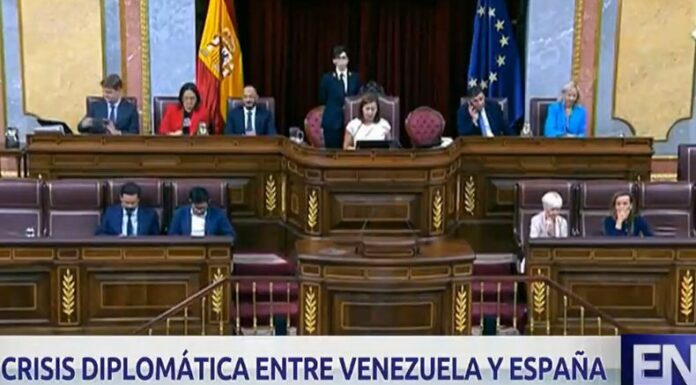 El canciller de Venezuela se reunió con el embajador español, para advertirle que no permitirán acciones injerencistas en España.