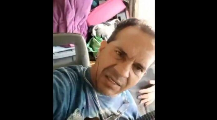 Un hombre sufrió un grave accidente en Puebla, México, donde sus extremidades inferiores estaban prensadas.