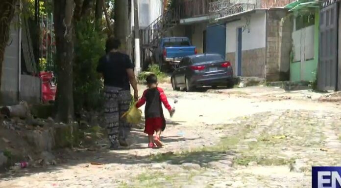 El Síndrome de Alienación Parental ocurre cuando, un padre o madre de familia trata de influir por medio de su hijo a su expareja.