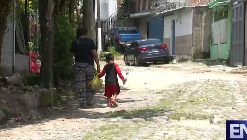 El Síndrome de Alienación Parental ocurre cuando, un padre o madre de familia trata de influir por medio de su hijo a su expareja.