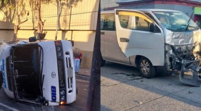 Un microbús particular y uno del transporte colectivo se vieron involucrados en un fuerte accidente de tránsito en Santa Tecla.