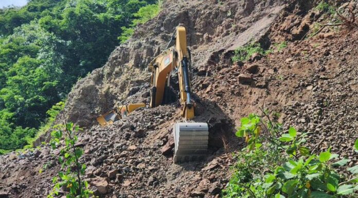 El equipo de Comandos de Salvamento rescató a un hombre que había quedado soterrado en una construcción en Jucuapa, Usulután.