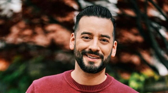 El comunicador salvadoreño, Francisco Cáceres, comparte por medio de sus redes sociales que próximamente estará disponible su nuevo proyecto.