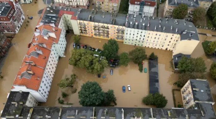 Italia enfrenta inundaciones tras las fuertes lluvias registradas en los últimos días. Las autoridades reportan personas desaparecidas.