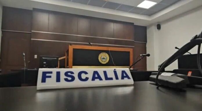La Fiscalía General de la República (FGR) informó que la mujer acusada por homicidio agravado de su hijo recién nacido, enfrenta audiencia.