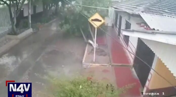 Un fuerte vendaval y vientos huracanados generaron destrucción en 152 viviendas y 145 árboles, todo quedó registrado en cámaras.