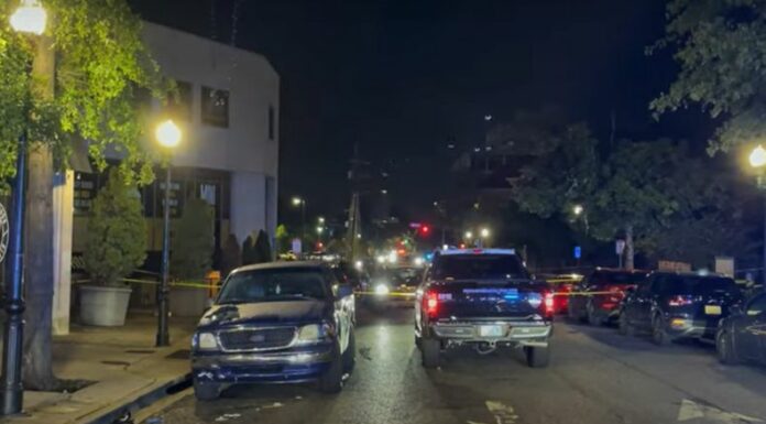 Un tiroteo masivo se reportó en una zona de ocio nocturno en Alabama, Estados Unidos, el cual dejó 4 muertos y varios heridos.