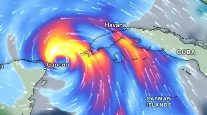 La tormenta tropical Helene ganó intensidad rápidamente y se espera que se convierta en huracán categoría 3 al llegar a Florida.