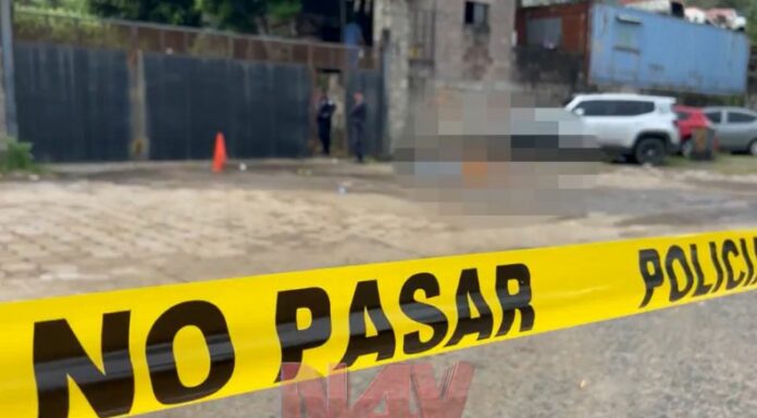 La Policía Nacional Civil (PNC) informó sobre el procesamiento de la escena de un homicidio y un suicidio en la autopista a Comalapa.