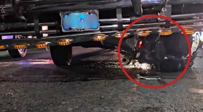 Según testigos, el motociclista quedó debajo un bus de la ruta 30 luego que este lo impactara de manera brusca.