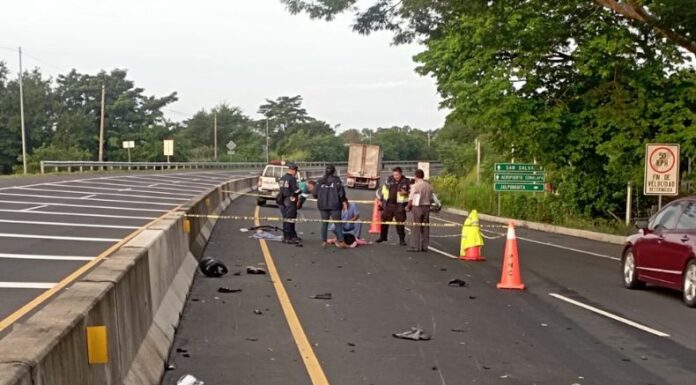 La Policía Nacional Civil (PNC) reportó la muerte de una mujer en un accidente de tránsito, sobre el km 54 de la carretera Litoral.