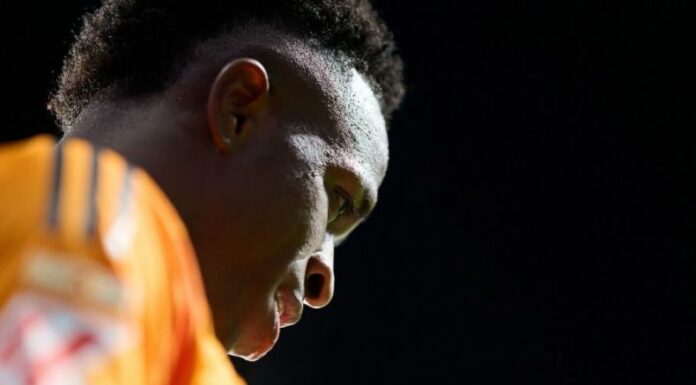 Previo al partido entre Atlético y Real, hinchas colchoneros mencionaron a Vinicius Jr en un cántico sin ofensas, pero irónico.