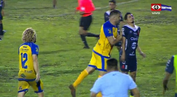 El DT de Alianza recriminó la acción protagonizada por Aldo Magaña tras el silbatazo final del Municipal Limeño-Alianza.