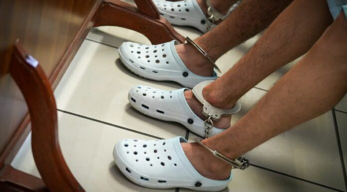 Los 20 estudiantes acusados de participar en una pelea en San Salvador, enfrentan audiencia de imposición de medidas.