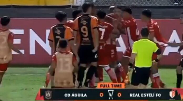 El festejo del Real Estelí no sentó nada bien a los aficionados y jugadores de Águila al final del compromiso.