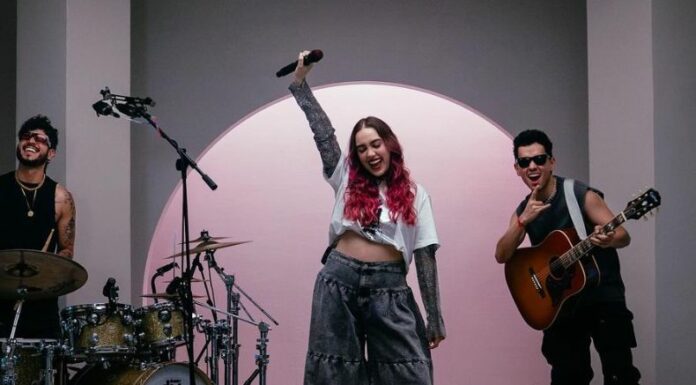 La cantante colombiana, Ela Taubert sigue reuniendo éxitos musicales tras lanzar nuevo sencillo, 