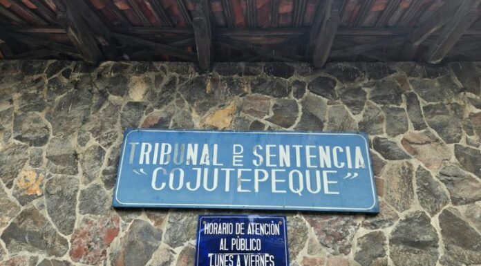 Enfrentan juicio dos hombres, luego de ser acusados por cometer el homicidio de una mujer que estaba embarazada.