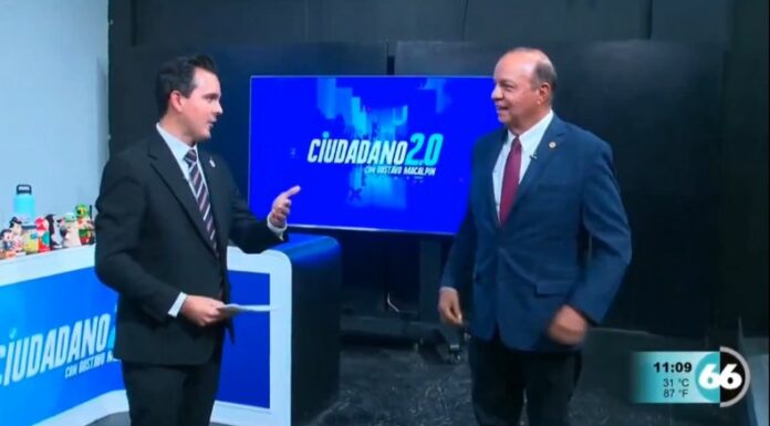 Gustavo Macalpin, un periodista de la cadena de televisión del canal 66, de Méxicali, fue despedido en una transmisión en vivo.