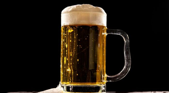 De acuerdo con el presidente de La Liga Mayor, se busca que la venta de bebidas alcohólicas deje de ser prohibida.