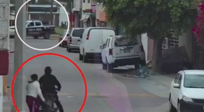 ¡De película! Policía prefiere huir de la escena de un robo antes que ayudar a mujer que fue víctima de un atraco en Tultepec.