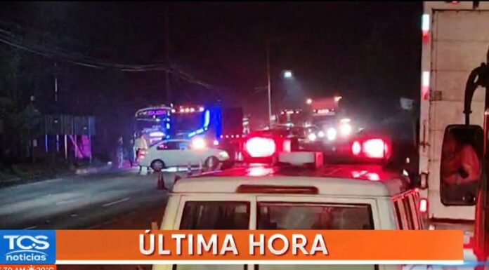 Fuerte carga vehicular se registra en la carretera Panamericana, en un tramo de Los Chorros, con dirección a Santa Tecla.