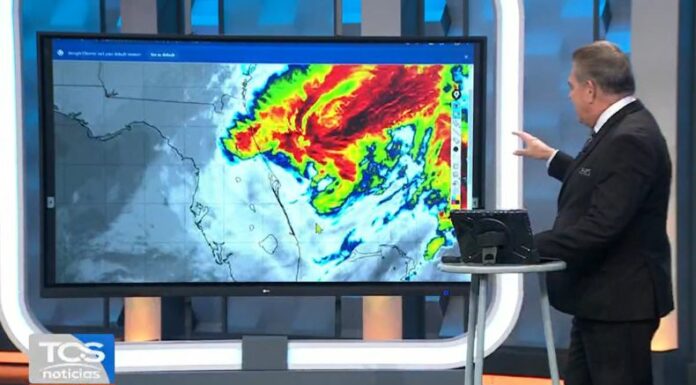 Si se convierte en ciclón tropical también podría convertirse en huracán de nombre Nadine afectando nuevamente a Florida.