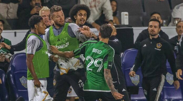 El exseleccionado nacional, Eriq Zavaleta, participó en un agresivo enfrentamiento en la jornada 38 de la MLS.