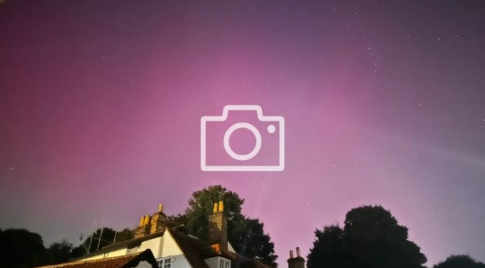 En Inglaterra, un país donde es inusual presenciar una aurora boreal, esta pudo ser visible gracias a una tormenta solar.