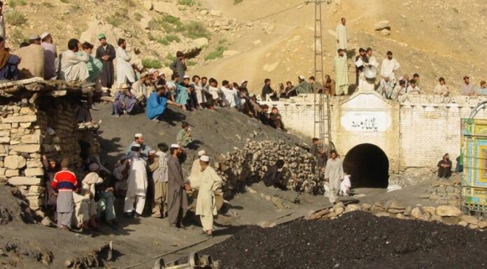 Alrededor de 20 mineros han muerto en un ataque perpetrado contra una mina en Pakistán. Las autoridades buscan a los responsables.