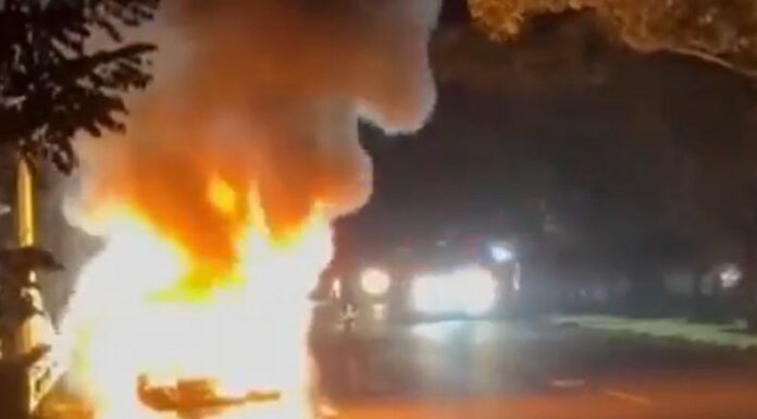 La Policía Nacional Civil (PNC) reportó un vehículo incendiado en San Cayetano Istepeque, departamento de San Vicente.