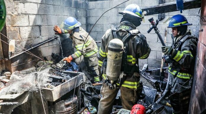 Bomberos sofocó el incendio que se generó en una vivienda en Mejicanos. En el reporte se indica daños estructurales.