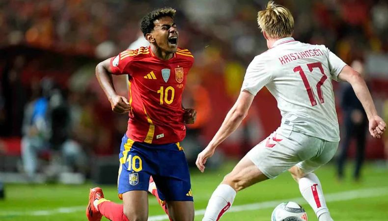 Lamine Yamal recibió varias entradas fuertes en el juego ante Dinamarca y abandonó la concentración por precaución.