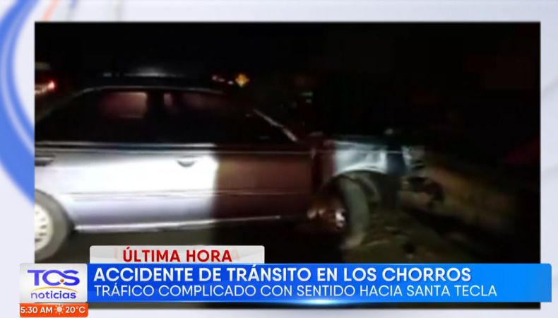 Fuerte carga vehicular se registra en la carretera Panamericana, en un tramo de Los Chorros, con dirección a Santa Tecla.