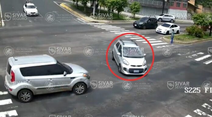 Las cámaras de Sívar Seguro captaron un accidente de tránsito donde el irrespeto al semáforo en rojo fue la causa.