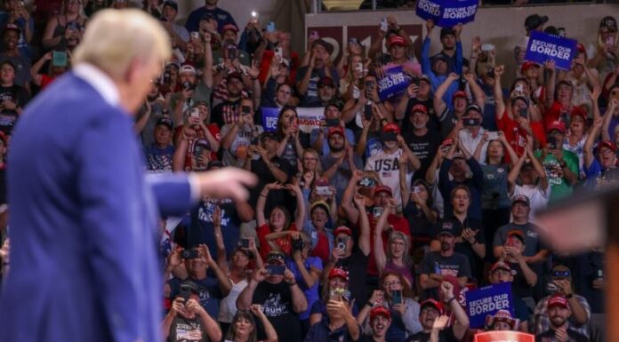 Durante el fin de semana, se detuvo a un hombre en el estado de California, quien se encontraba armado en las cercanías de un mitin de Trump.