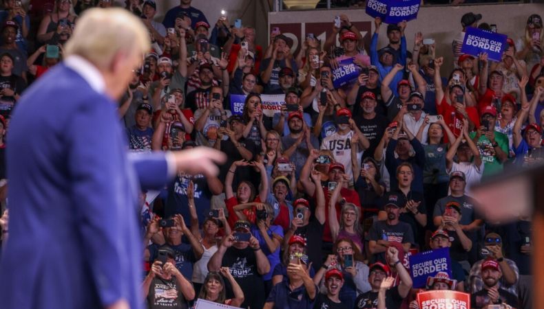 Durante el fin de semana, se detuvo a un hombre en el estado de California, quien se encontraba armado en las cercanías de un mitin de Trump.