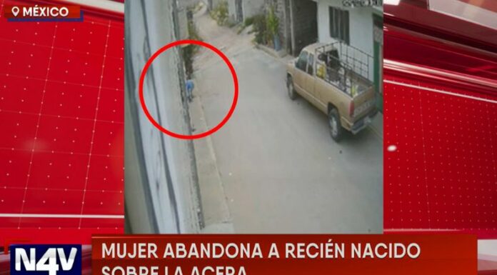 En México, las cámaras de seguridad captaron el momento en el que una mujer abandonó a un recién nacido sobre la acera de una casa.