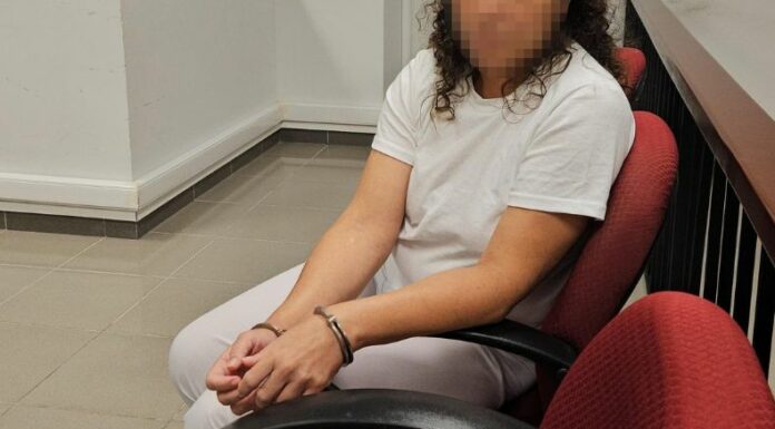 La Fiscalía General de la República (FGR) informó que una mujer acusada de estafar a 68 víctimas, enfrenta vista pública.