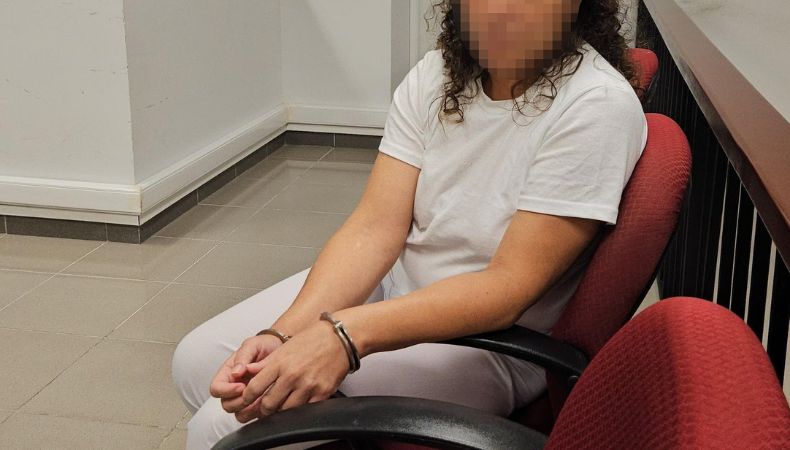 La Fiscalía General de la República (FGR) informó que una mujer acusada de estafar a 68 víctimas, enfrenta vista pública.