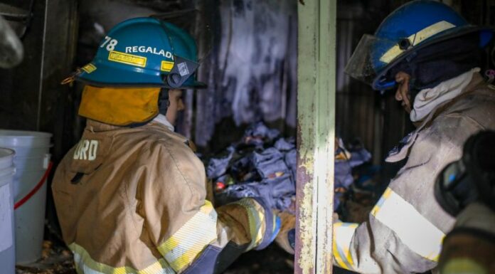 El incendio ocurrió en el mercado municipal de Apopa. De momento se desconocen las causas del siniestro. Las autoridades investigan.