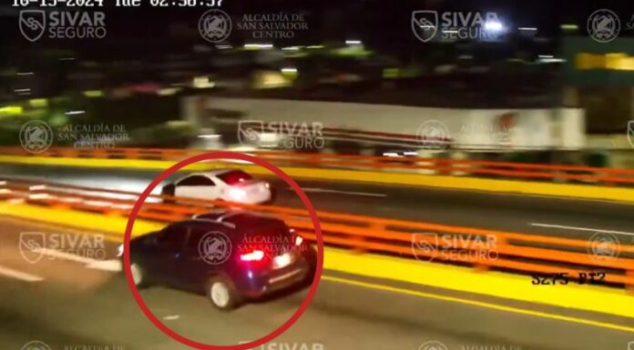 El conductor de una camioneta fue captado circulando en sentido contrario en diferentes calles de San Salvador.