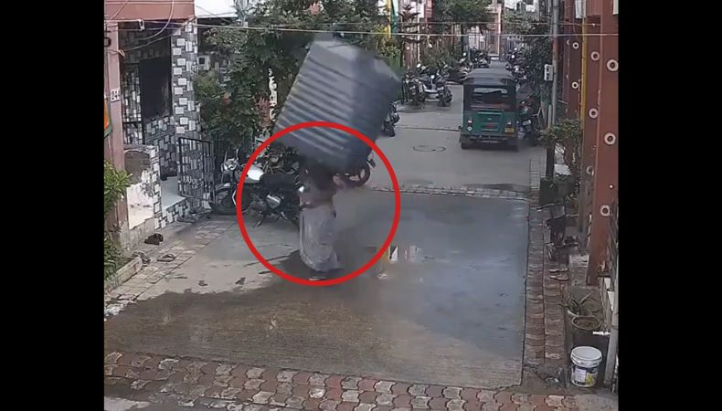 Un video se ha viralizado donde una mujer es golpeada en la cabeza por un tanque arrojado por fuertes vientos.