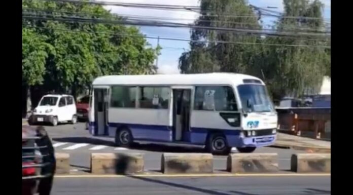 Tras la difusión de un video en el que se observa a un conductor manejando en sentido contrario el VMT procedió a sancionarlo.