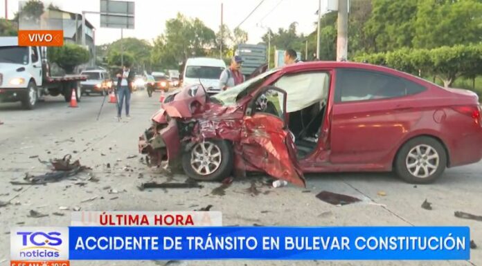 Dos vehículos son los involucrados en fuerte accidente de tránsito generado sobre el bulevar Constitución y calle al Volcán.