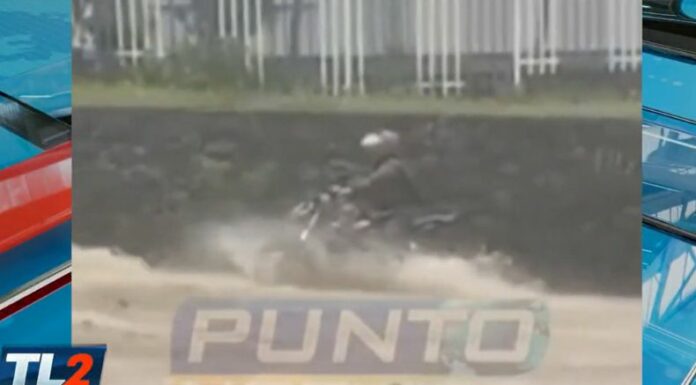 Medio de comunicación nacional compartió video inédito sobre los motociclistas que fueron arrastrados por corriente de agua en Santa Ana.