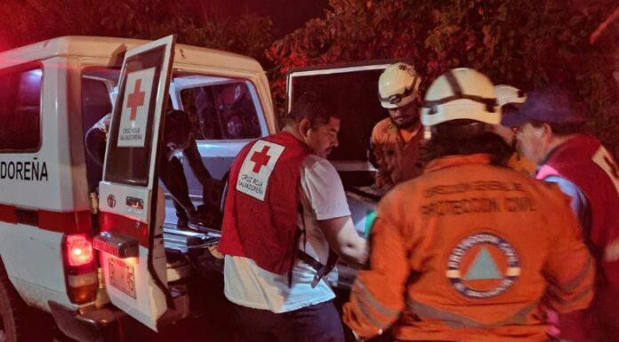 Protección Civil reportó que una persona falleció en un accidente de tránsito en carretera al distrito de Santa Clara, San Vicente Norte.