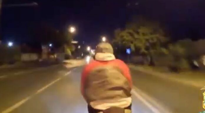 Las autoridades dieron a conocer que la persona que perdió la vida en este accidente era un motociclista de 14 años de edad.